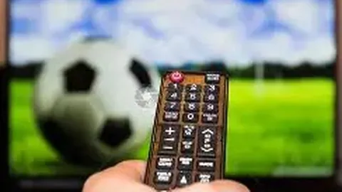 贾玲分享沈腾童年旧照，为其庆生：军艺校草之称果然名不虚传