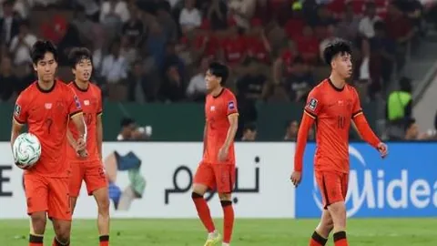 “羽毛球明星抵陵水与青少年学子热情交流”